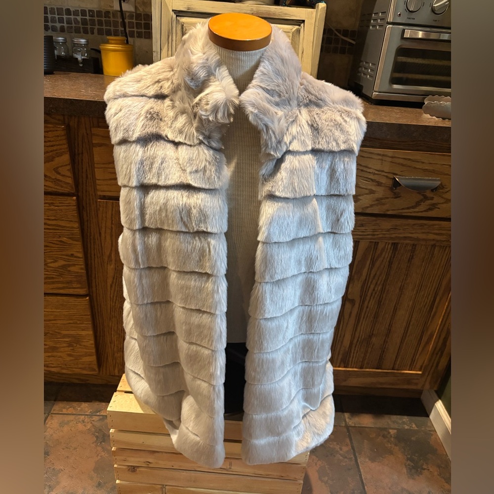 🔴STUNNING Talbots Faux Fur Vest